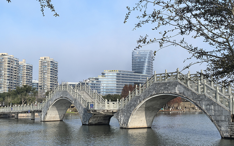 金海湖畔觅春踪（春游温州滨海金海湖，2025年2月28日）